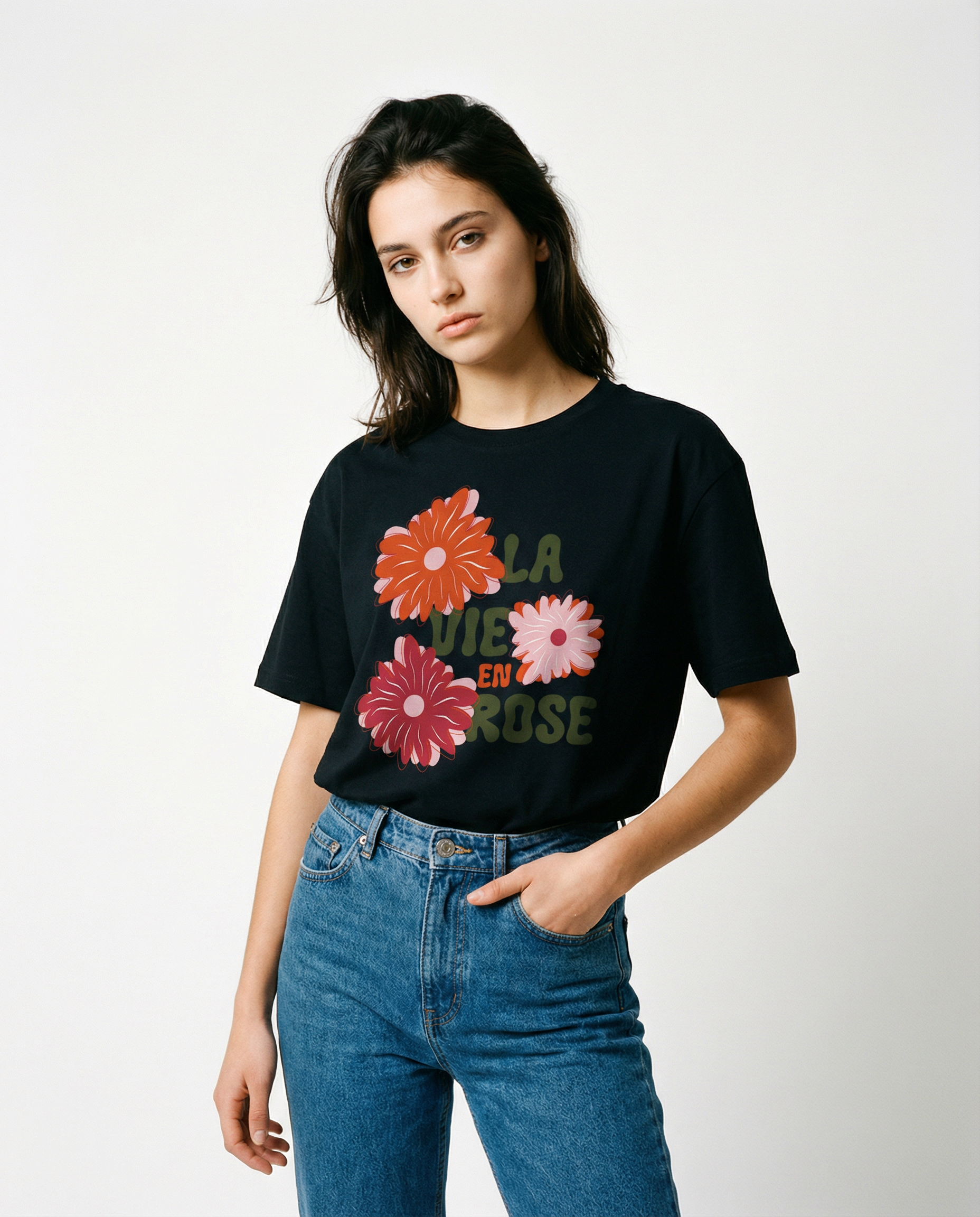 La Vie en Rose」3輪の花 Tシャツ — ユニセックス半袖