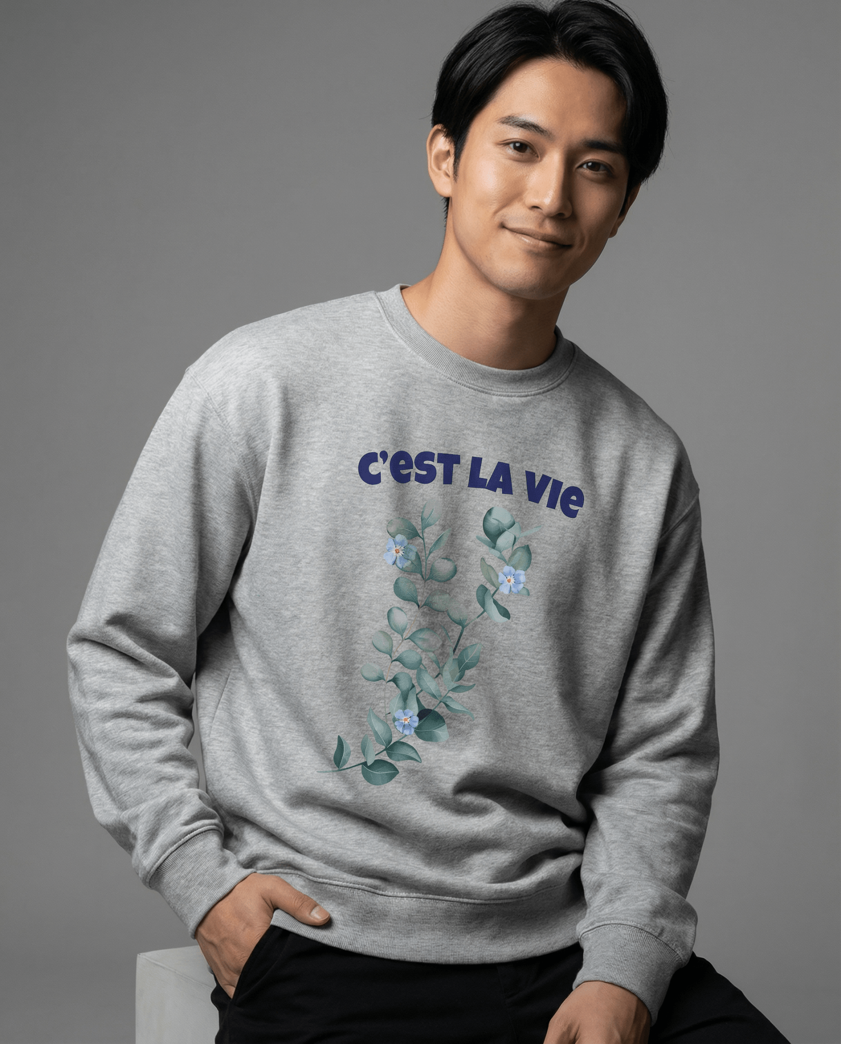 「C'EST LA VIE」ボタニカル ユニセックス クルーネックスウェット|ライトカラー