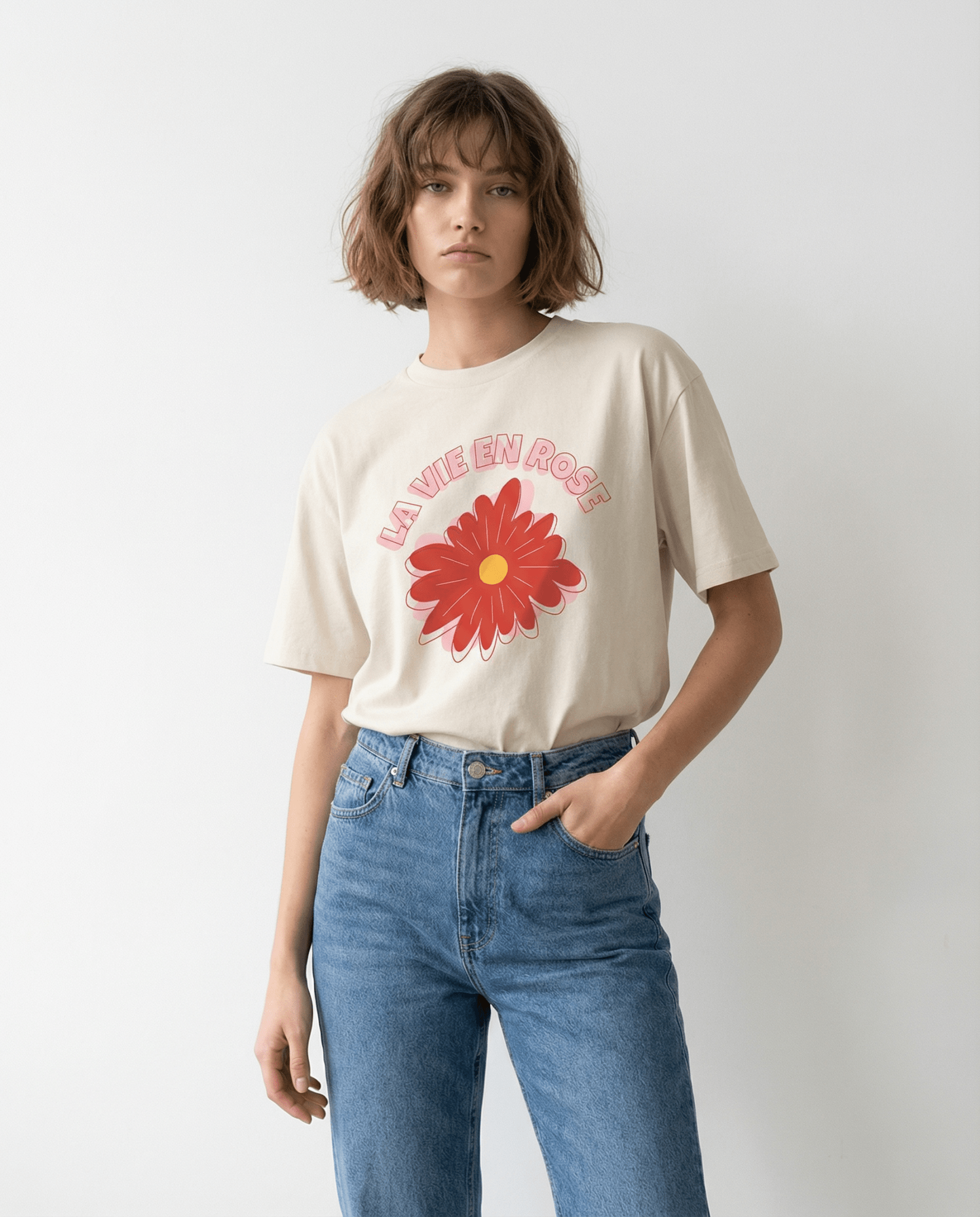 「LA VIE EN ROSE」フレンチレタリング エクリュ Tシャツ