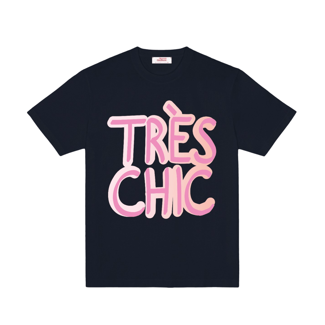 エシカル認証付きプレミアムTシャツの「Très Chic」ロゴディテール