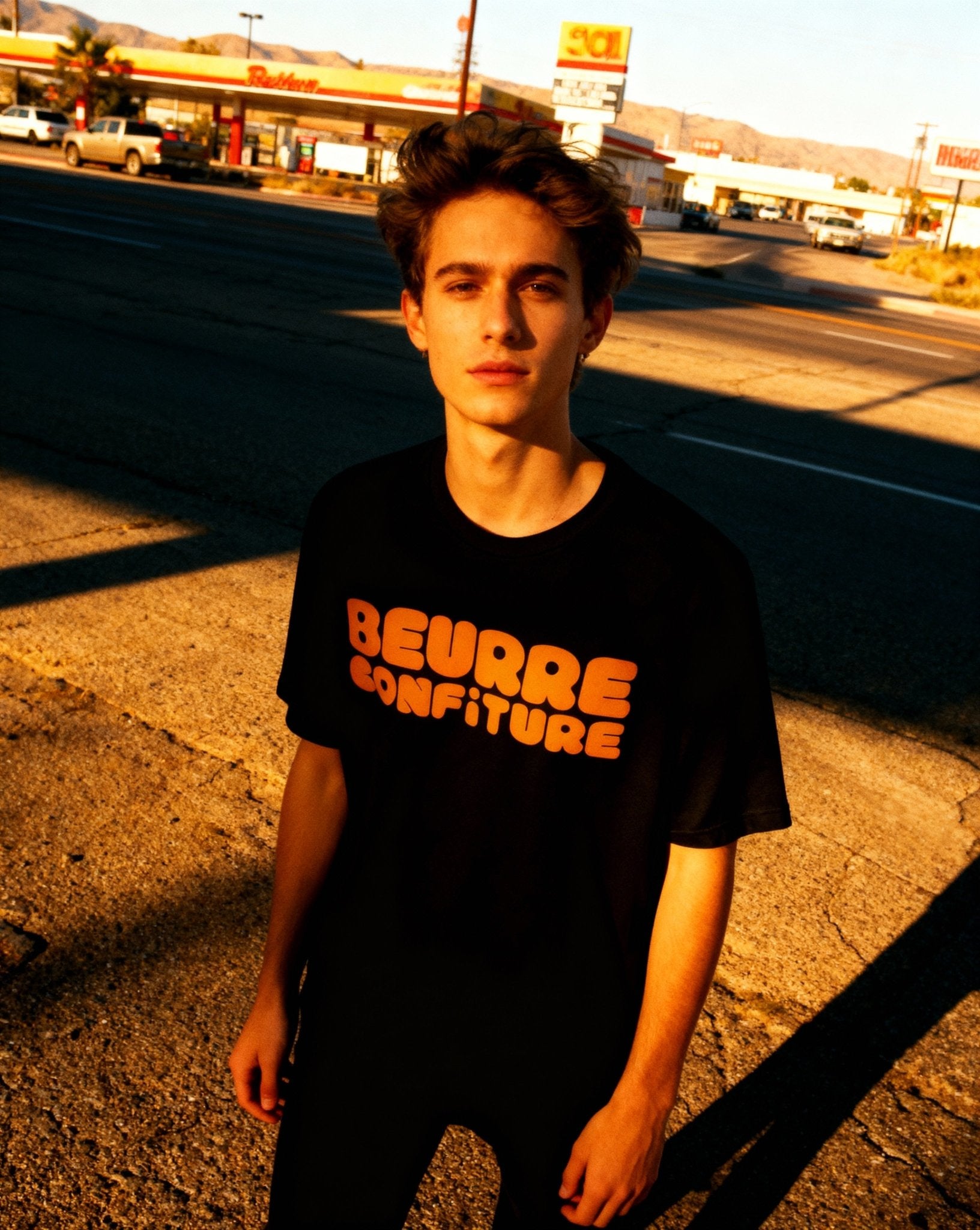 「BEURRE CONFITURE」ブランドロゴ ブラック Tシャツ
