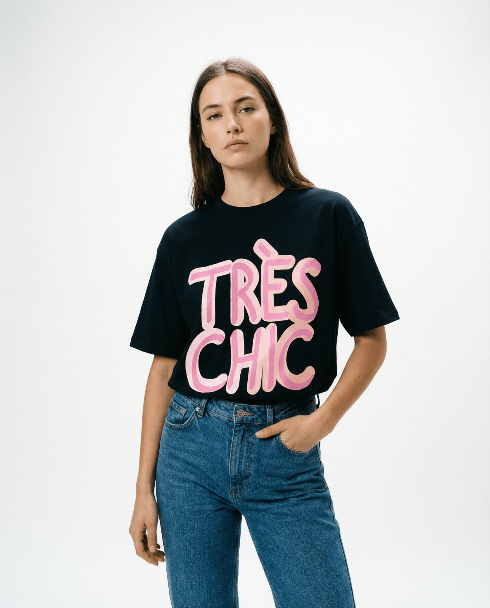 オーガニックコットン素材の「Très Chic」パリデザインTシャツ