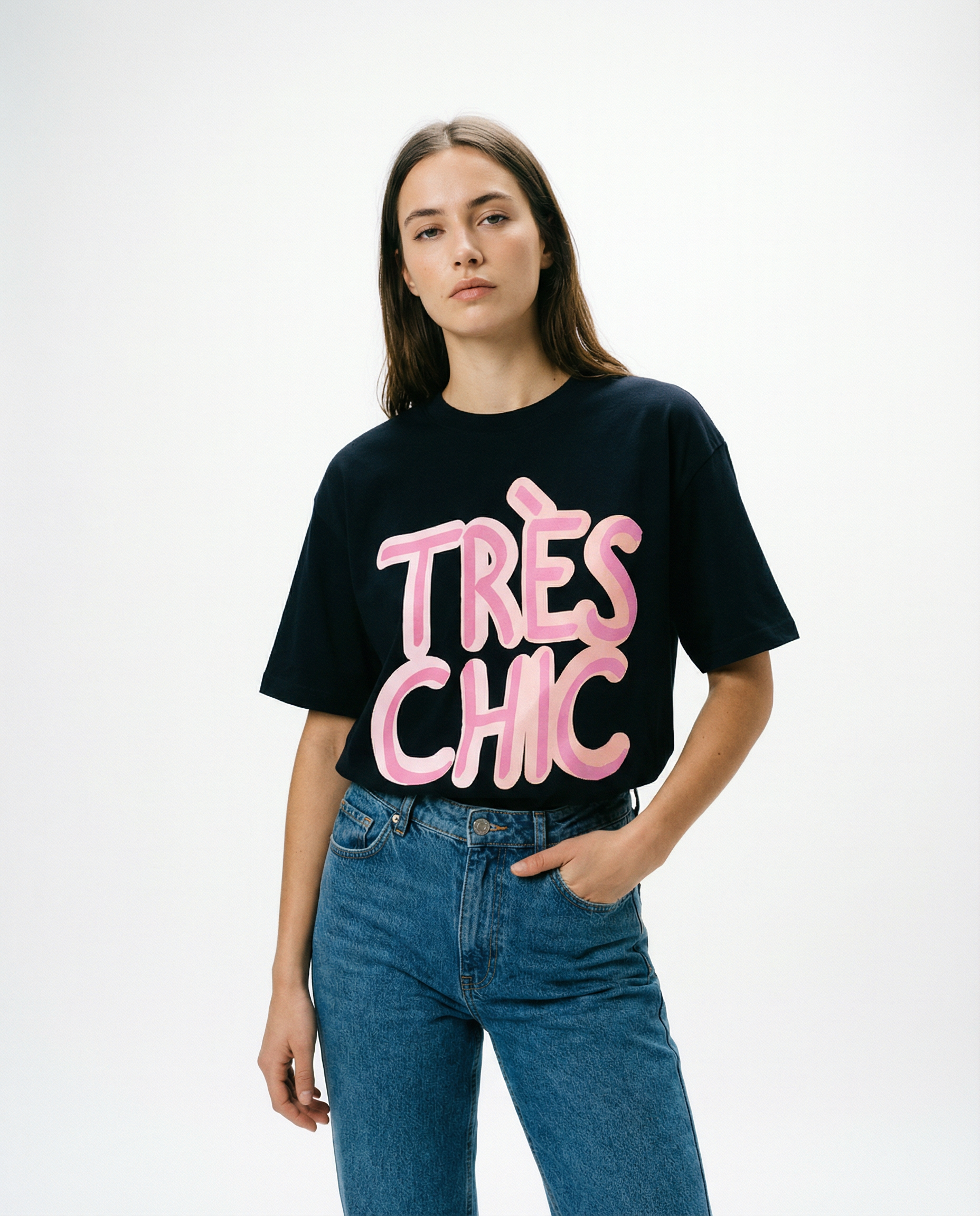 ネイビーTシャツ「TRÈS CHIC」