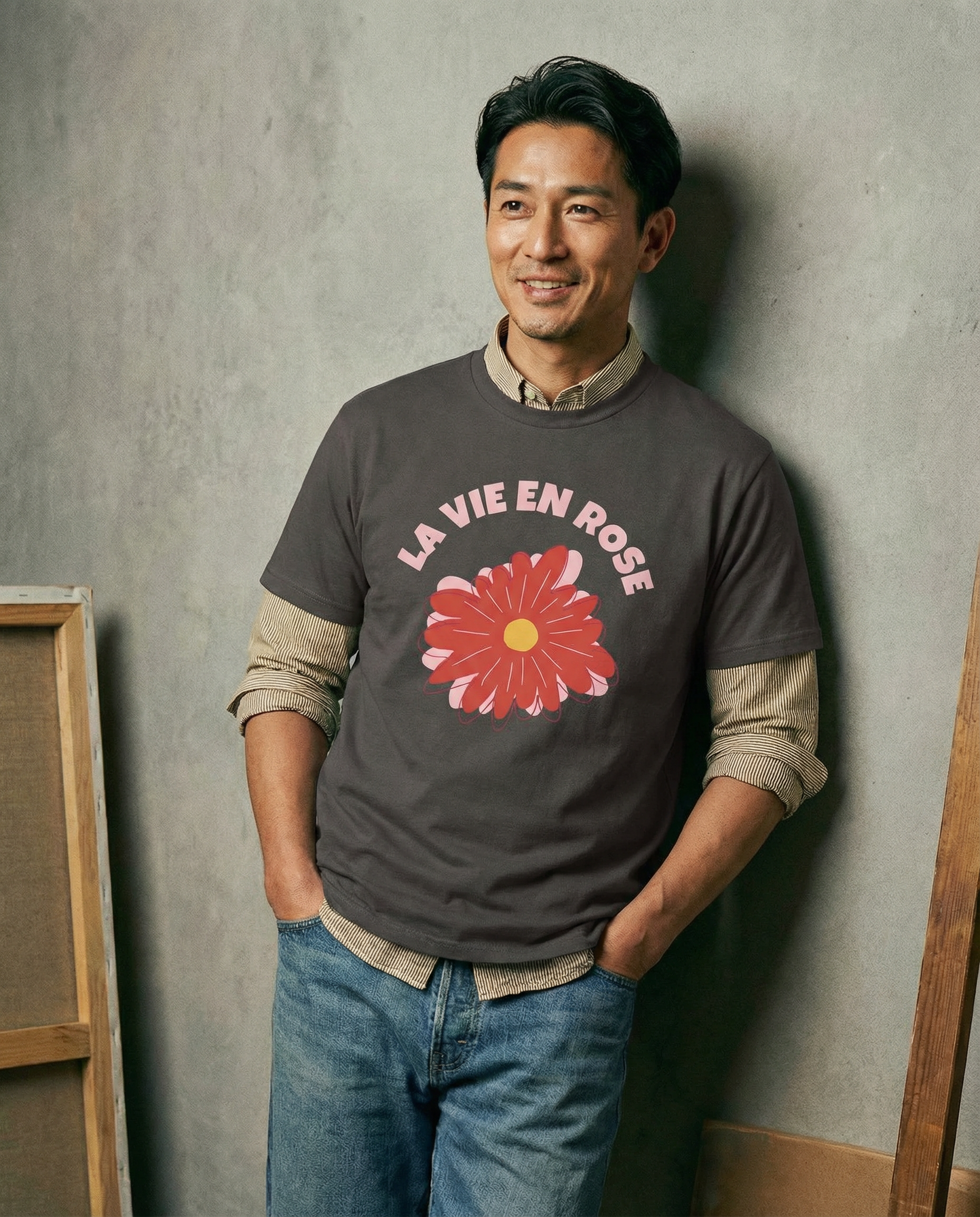 「La Vie en Rose」Tシャツ — フレンチ・スタイル (男女兼用)